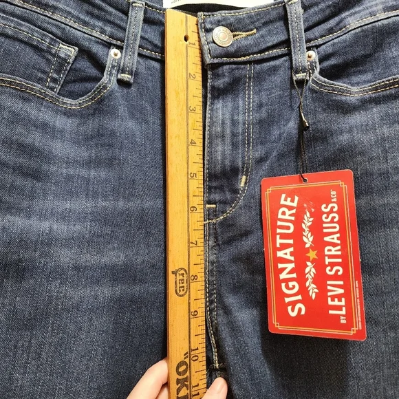 New- Levi's Signature Jeans Women's 10 30x25 Crop Mid Rise Skinny Blue - Picture 6 of 11